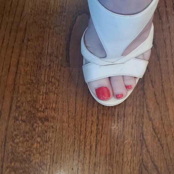 Vintage Versace platform sandal with a bright yellow sole - Picture 7 of 8